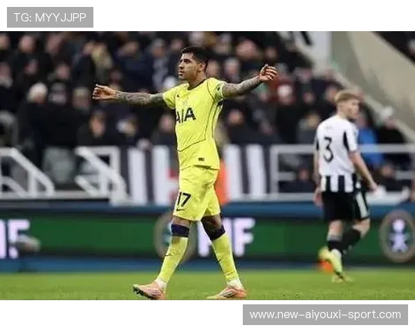 热刺角球混战造就机会,罗梅罗捅射破局 热刺角球混战造就机会,罗梅罗捅射破局